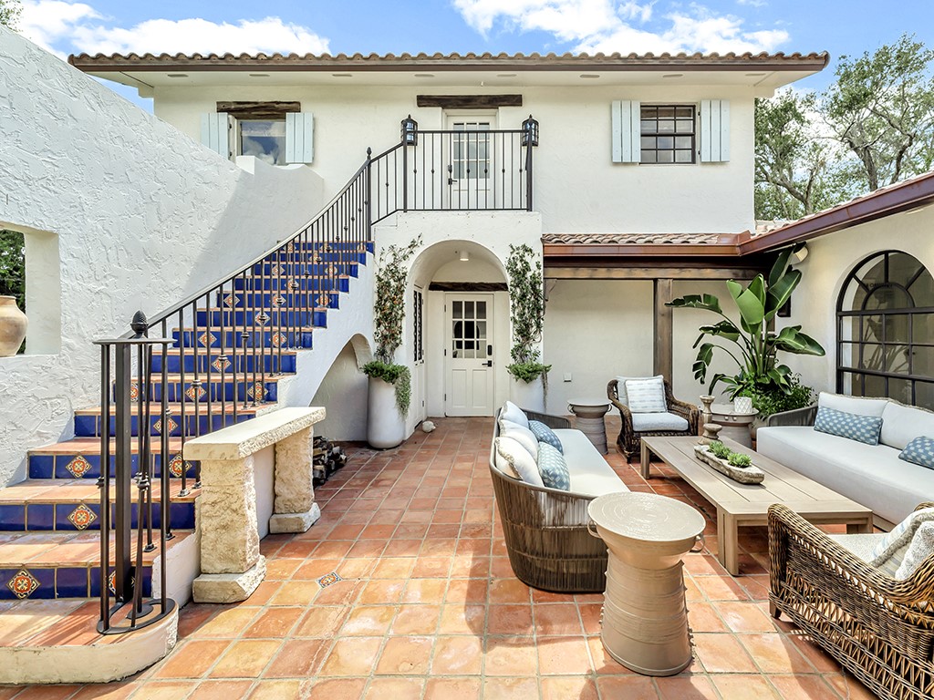 246 Live Oak Road Vero Beach, FL 32963 - Photo 2 of 36