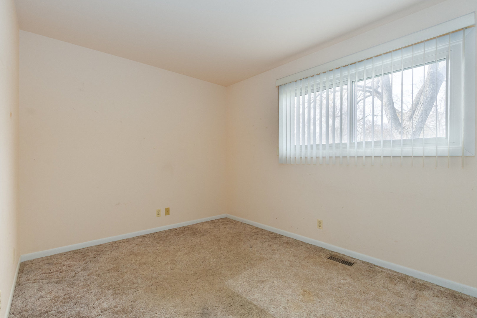 61 Sierra Road Montgomery, IL 60538 - Photo 11 of 15 an empty room with a window
