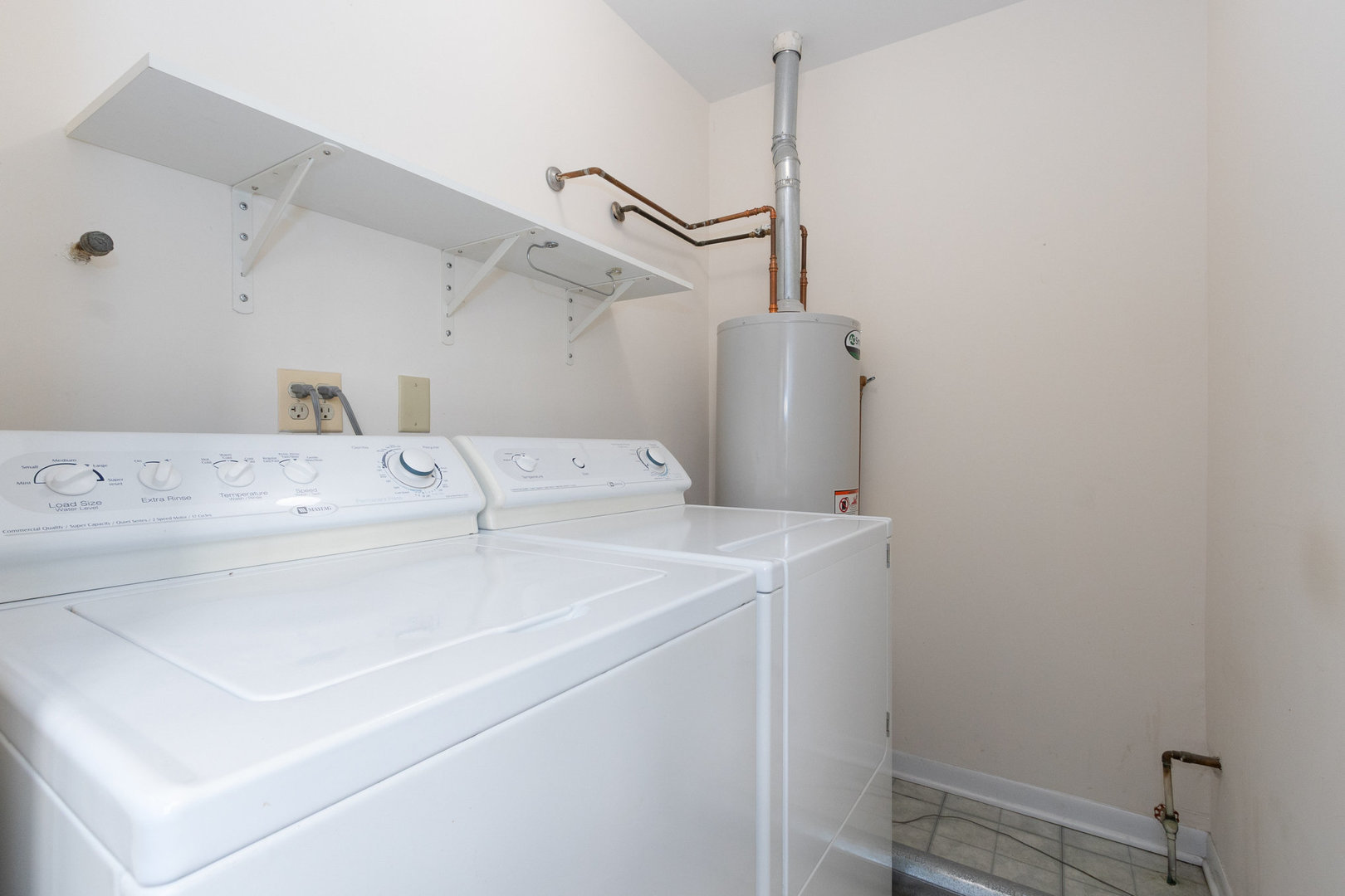 61 Sierra Road Montgomery, IL 60538 - Photo 13 of 15 a utility room with dryer and washer