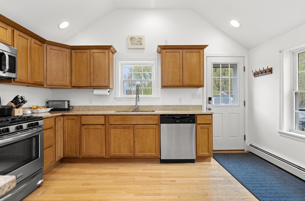 229 Highland Street Hamilton, MA 01982 - Photo 6 of 35