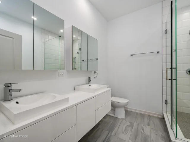 $2,450 | 4111 North Narragansett Avenue, Unit 202, Chicago, IL 60634