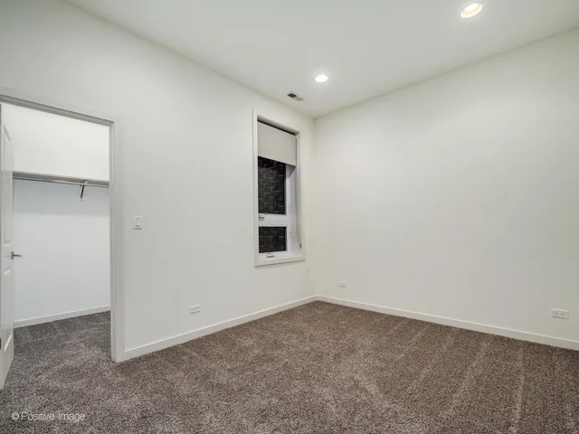 $2,450 | 4111 North Narragansett Avenue, Unit 202, Chicago, IL 60634