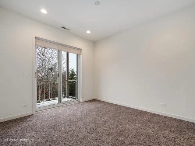 $2,450 | 4111 North Narragansett Avenue, Unit 202, Chicago, IL 60634