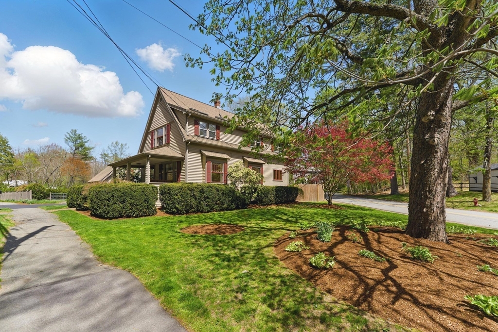 41 Concord Road Wayland, MA 01778 - Photo 2 of 28