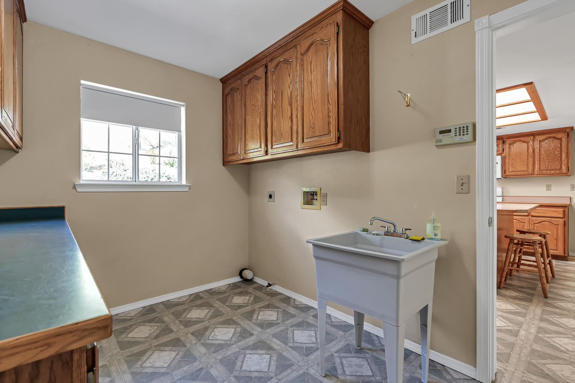 2350 Puma Trail Redding, CA 96001 - Photo 21 of 42 Laundry Room