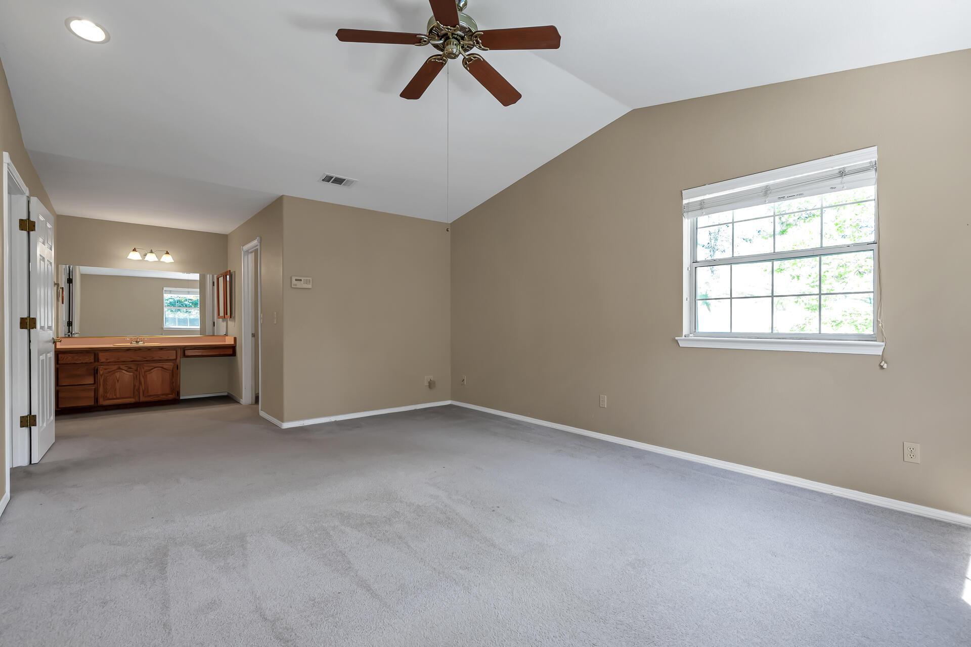 2350 Puma Trail Redding, CA 96001 - Photo 23 of 42 Primary Bedroom