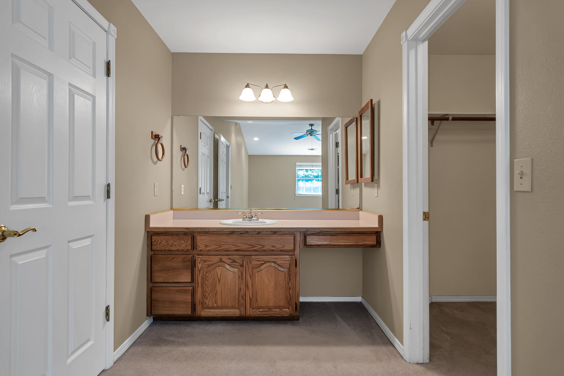 2350 Puma Trail Redding, CA 96001 - Photo 24 of 42 Primary Bathroom