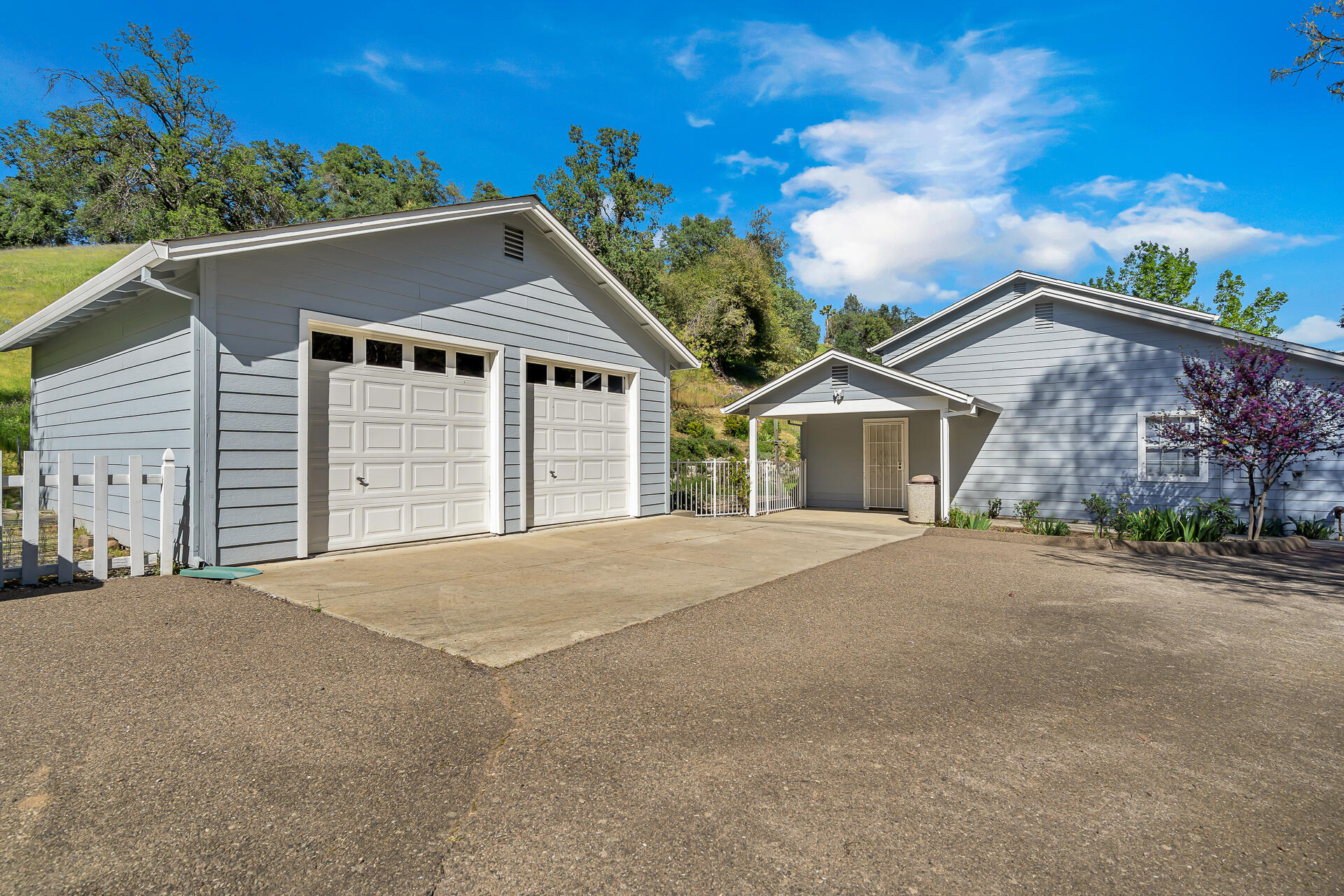 2350 Puma Trail Redding, CA 96001 - Photo 3 of 42 Detached 2-car garage