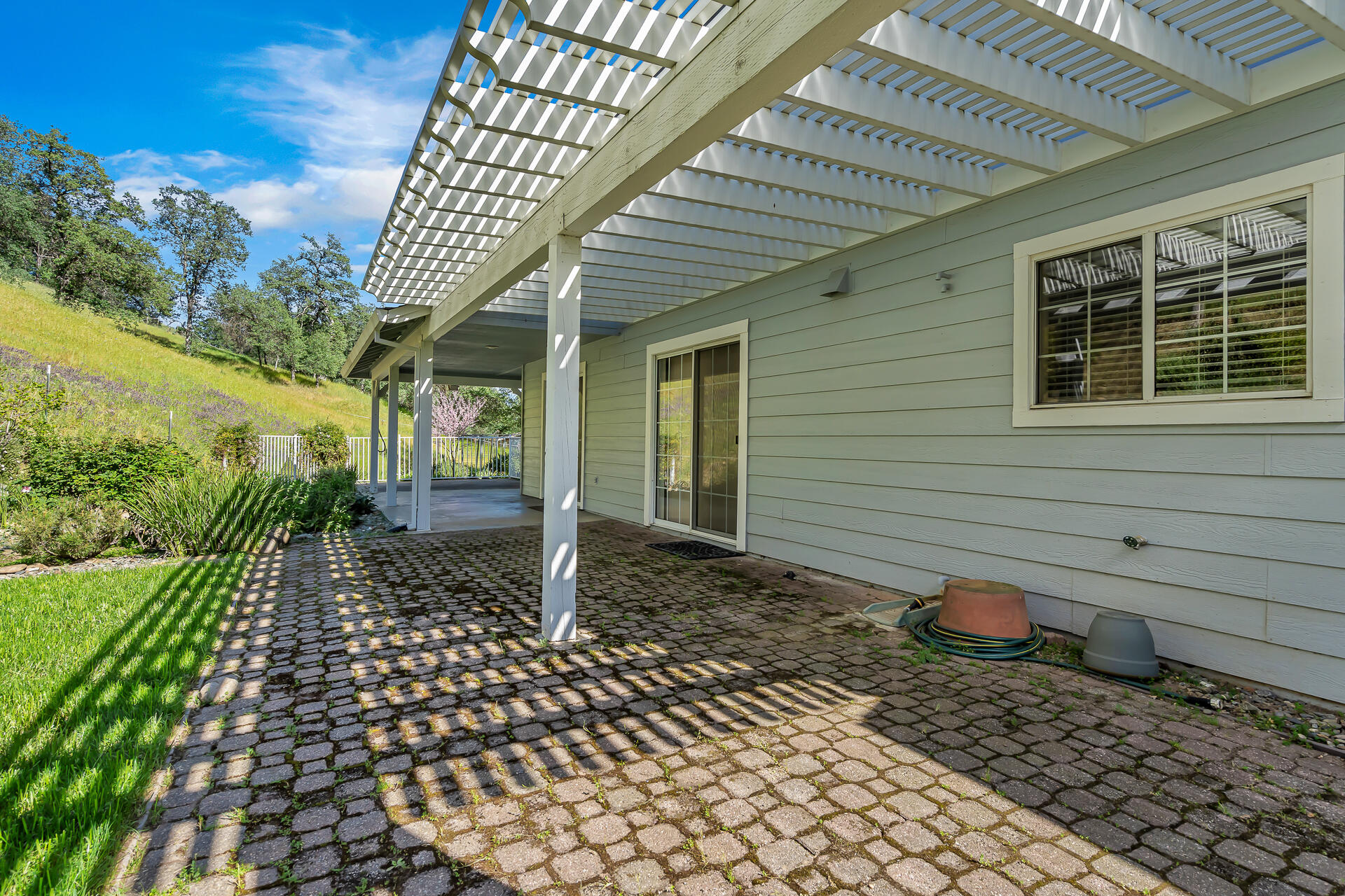 2350 Puma Trail Redding, CA 96001 - Photo 5 of 42 Back Patio