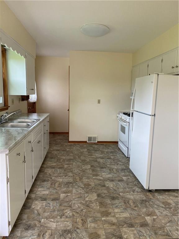 8272 Lamor Road Mercer, PA 16137 - Photo 3 of 10