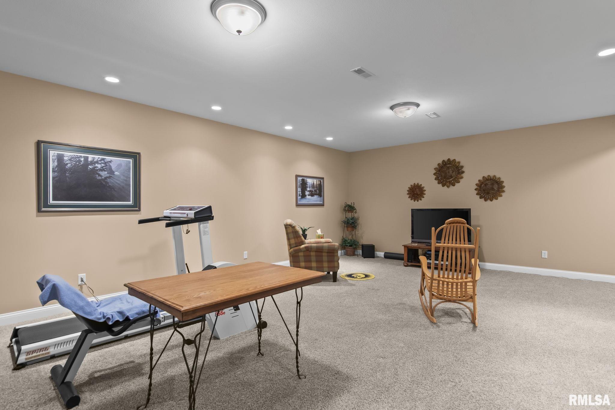 2216 Charlack Avenue Springfield, IL 62704 - Photo 38 of 50