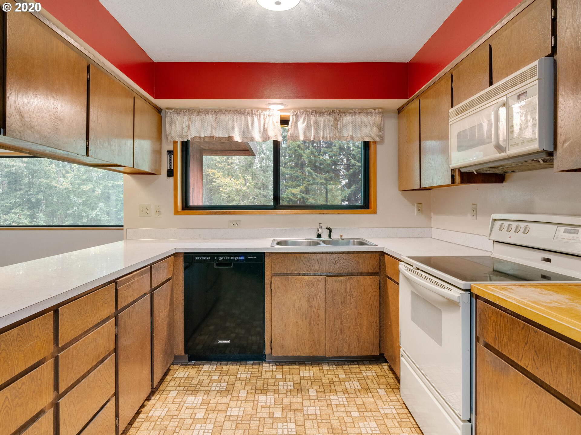 4830 Northwest Susbauer Road Cornelius, OR 97113 - Photo 11 of 32 Gallery Image 11
