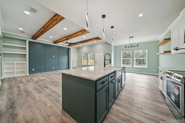 $350,000 | 402 Oak Drive, Beeville, TX 78102