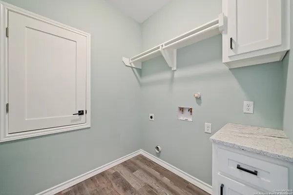 a view of utility room