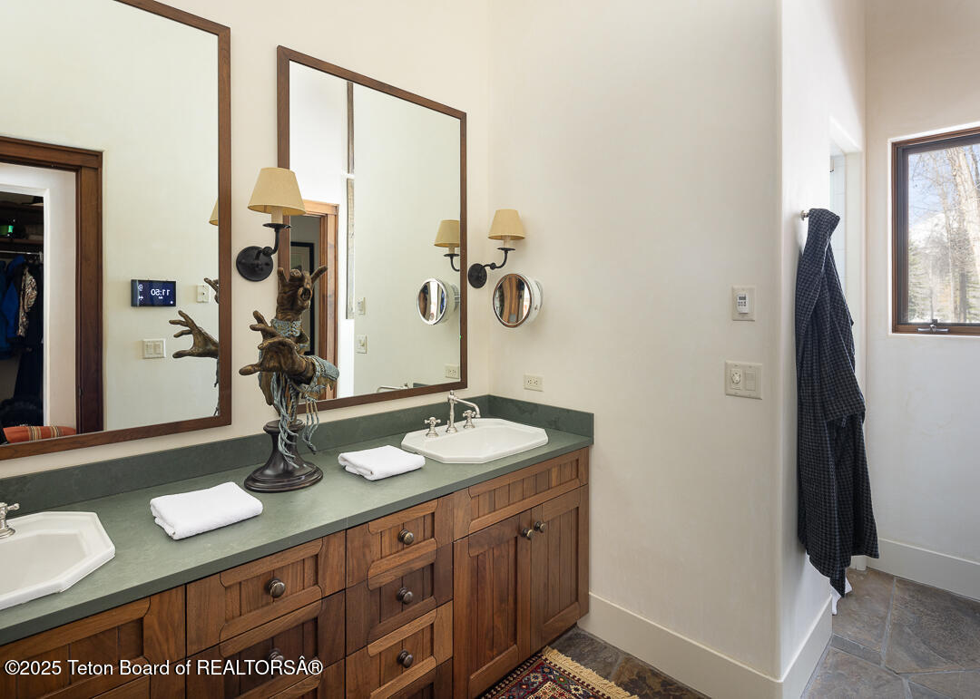 1120 Thunder Road Wilson, WY 83014 - Photo 32 of 38 Guest Suite 4