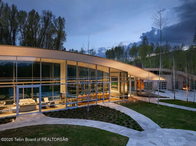 $60,000,000 | 1120 Thunder Road, Wilson, WY 83014