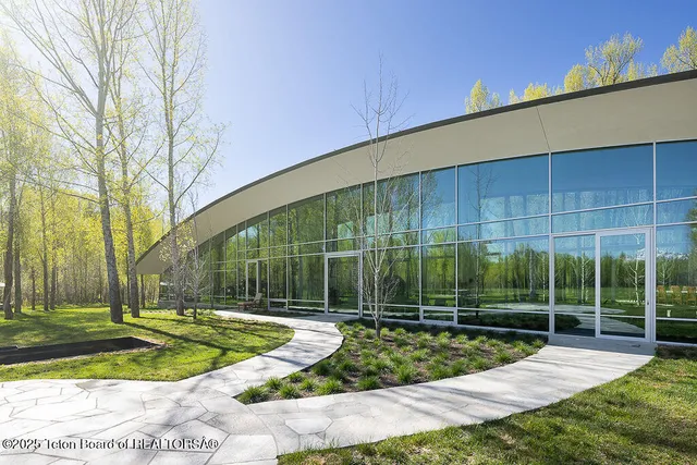 $60,000,000 | 1120 Thunder Road, Wilson, WY 83014