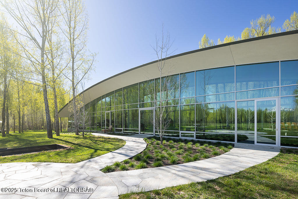 1120 Thunder Road Wilson, WY 83014 - Photo 6 of 38 Front Exterior Great Room