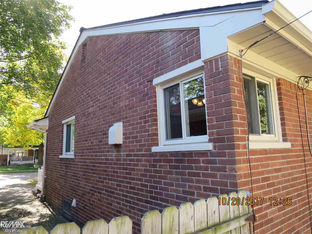 1690 Hampton Road Mount Clemens, MI 48043 - Photo 25 of 38 31333745-24.JPG