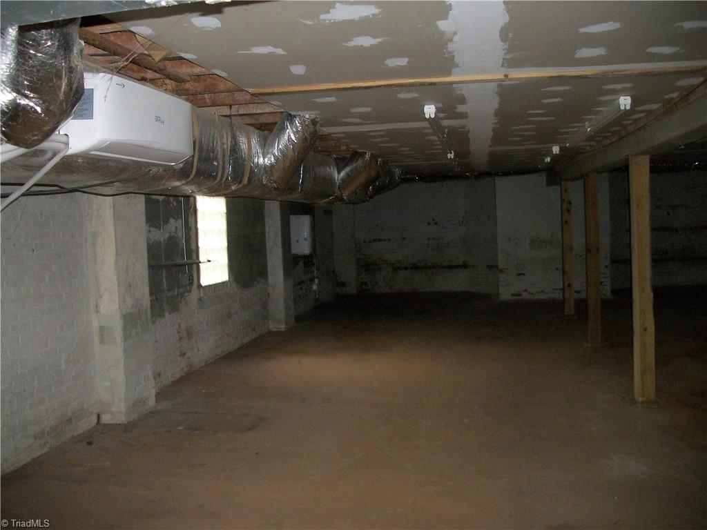 401 Morgan Road Eden, NC 27288 - Photo 5 of 10