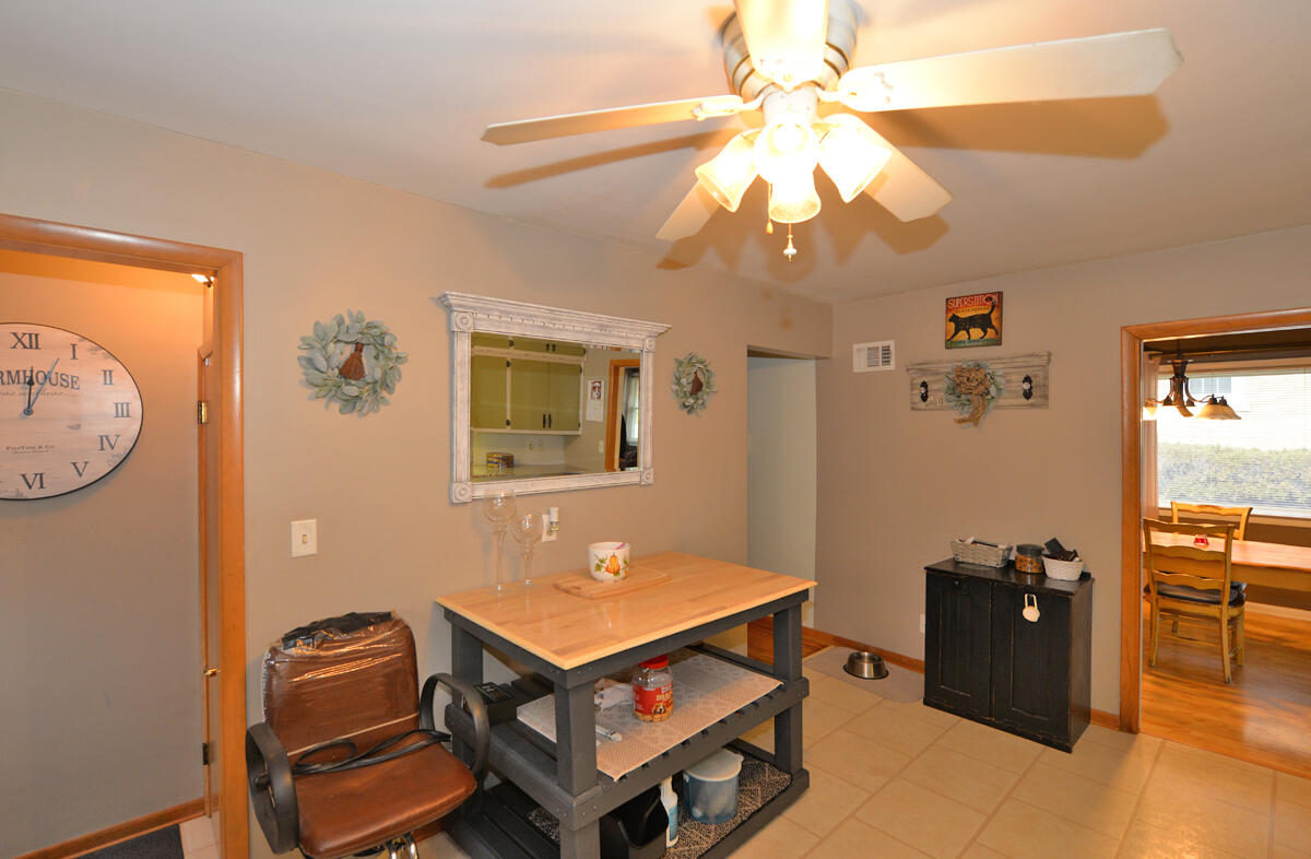 1036 Orchard Street Racine, WI 53405 - Photo 11 of 32 111