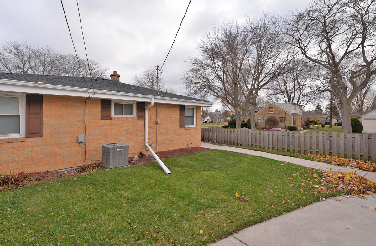 1036 Orchard Street Racine, WI 53405 - Photo 28 of 32 128