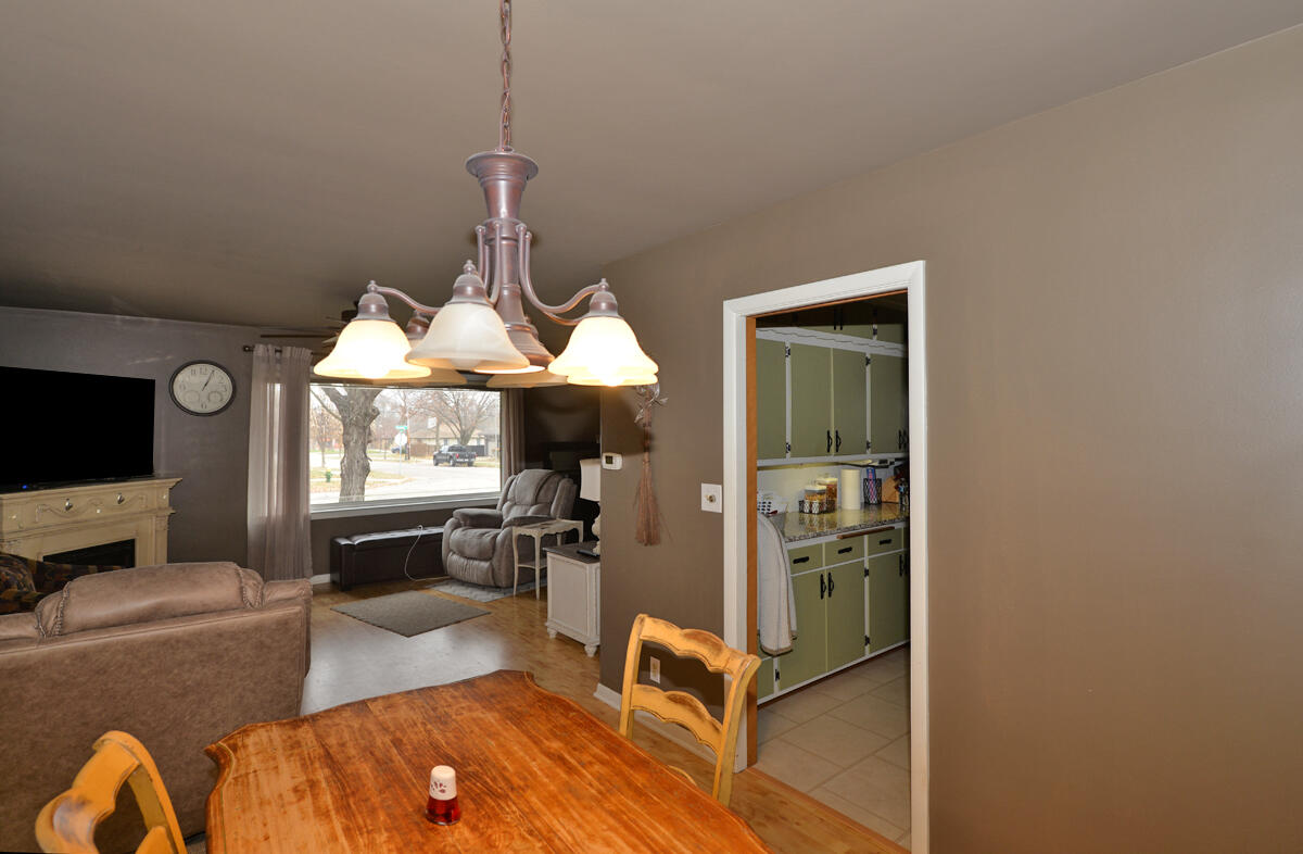 1036 Orchard Street Racine, WI 53405 - Photo 8 of 32 108