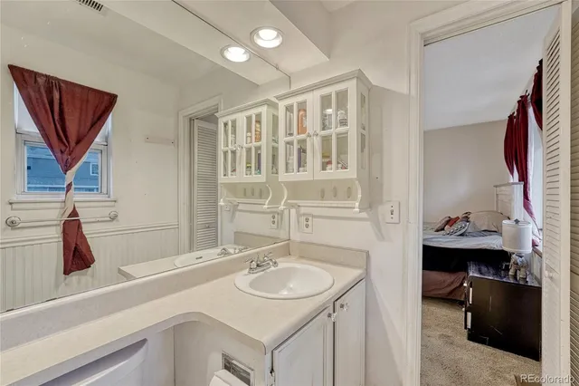 $1,975 | 12404 East Tennessee Circle, Unit B, Aurora, CO 80012