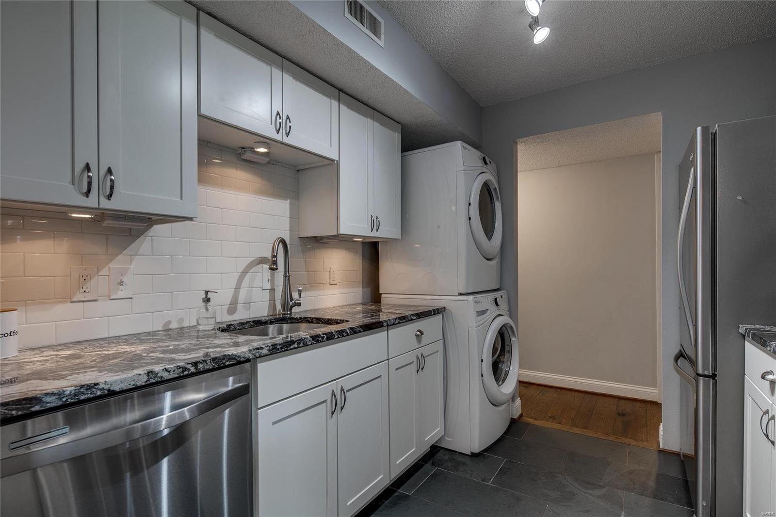 9140 Eager Road St. Louis, MO 63144 - Photo 18 of 33