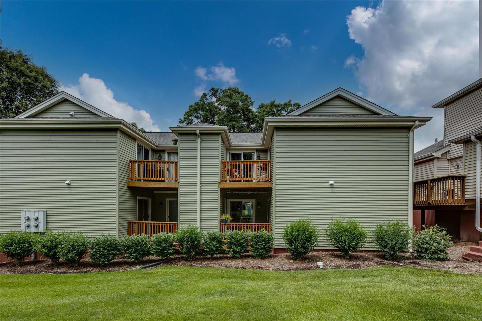 9140 Eager Road St. Louis, MO 63144 - Photo 6 of 33