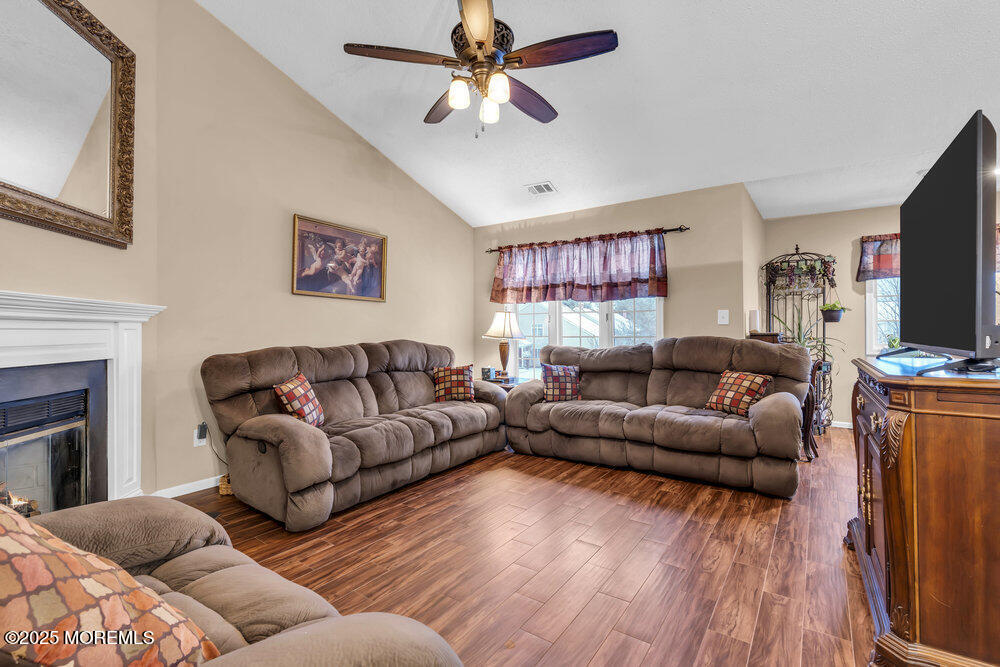 83 Winthrop Road, Unit I Monroe Township, NJ 08831 - Photo 9 of 23 dsc02435-1_313