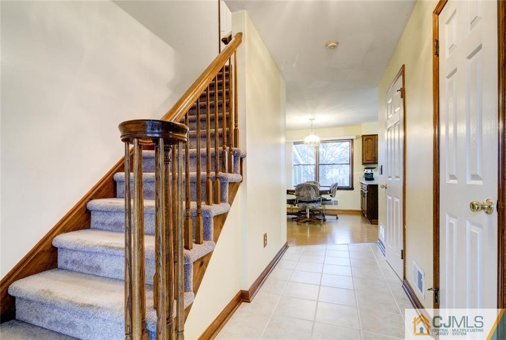 17 Rutherford Court Middlesex, NJ 08846 - Photo 2 of 16 Gallery Image 2