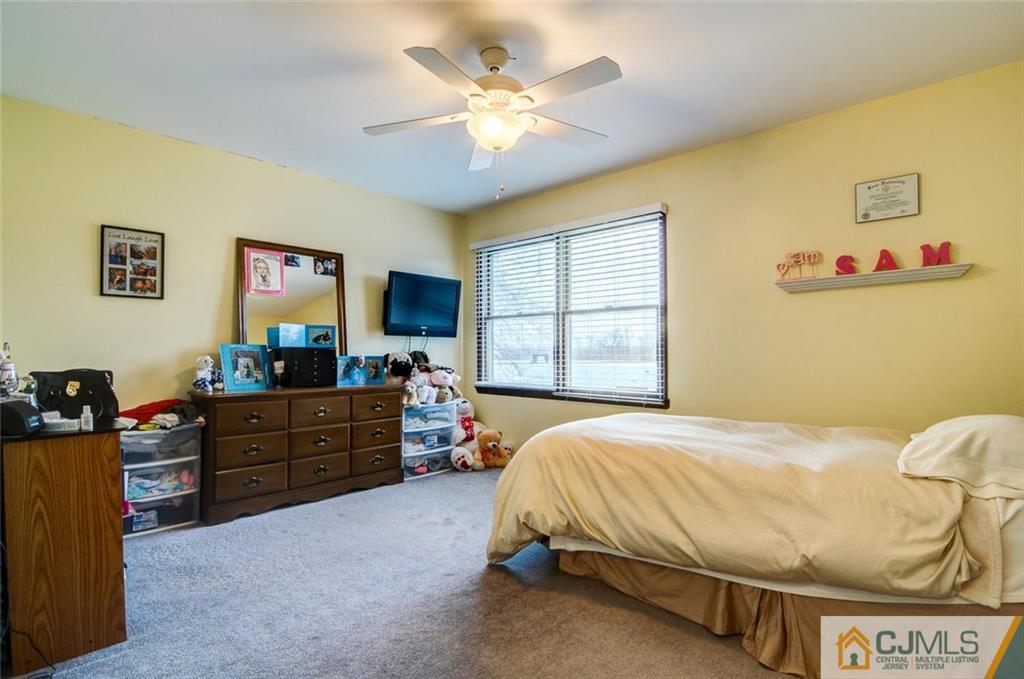 17 Rutherford Court Middlesex, NJ 08846 - Photo 11 of 16 Gallery Image 11