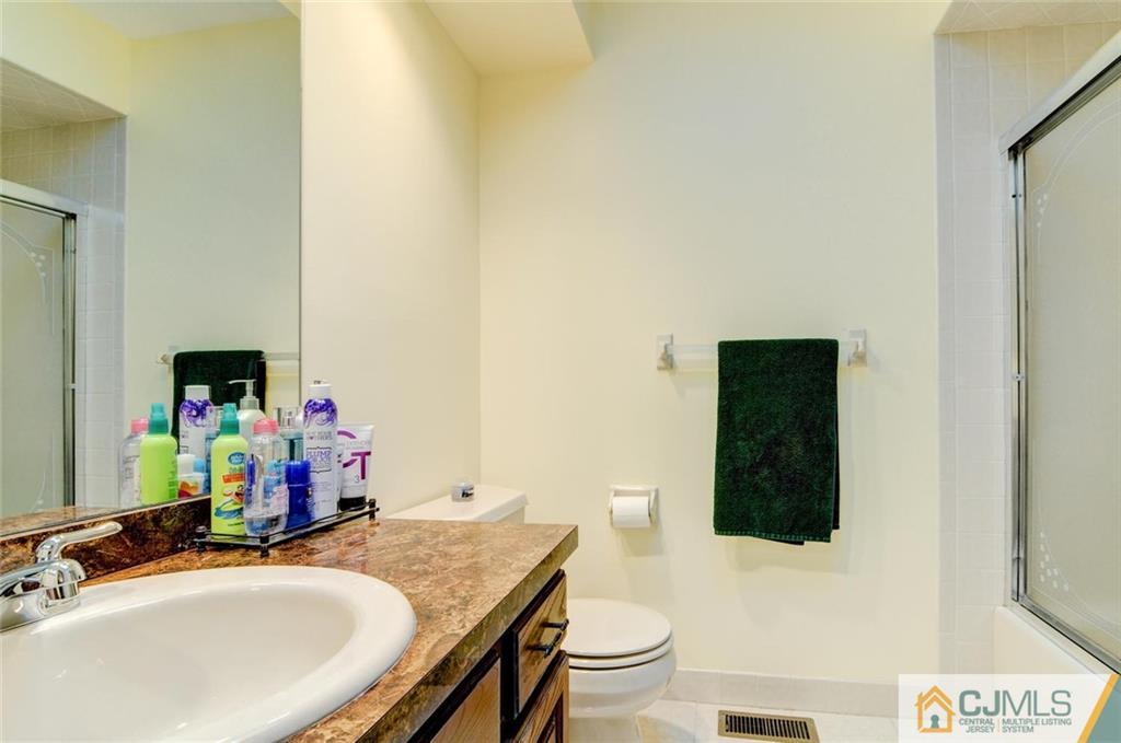 17 Rutherford Court Middlesex, NJ 08846 - Photo 13 of 16 Gallery Image 13