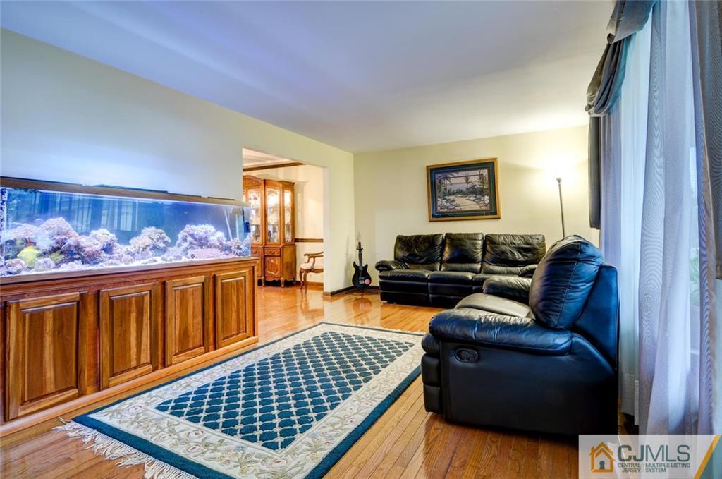 17 Rutherford Court Middlesex, NJ 08846 - Photo 3 of 16 Gallery Image 3