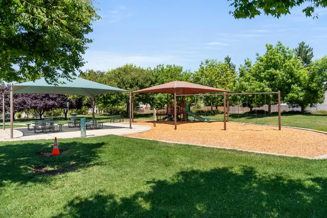 $924,999 | 301 Vista Creek Circle, Sacramento, CA 95835