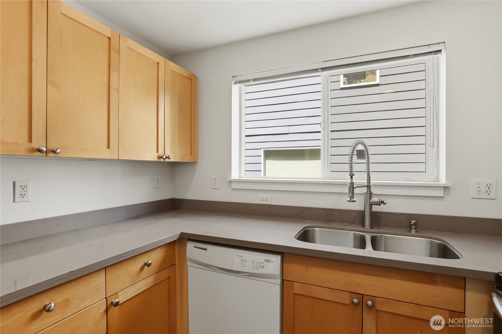 823 Davis Place South, Unit 104 Seattle, WA 98144 - Photo 8 of 23