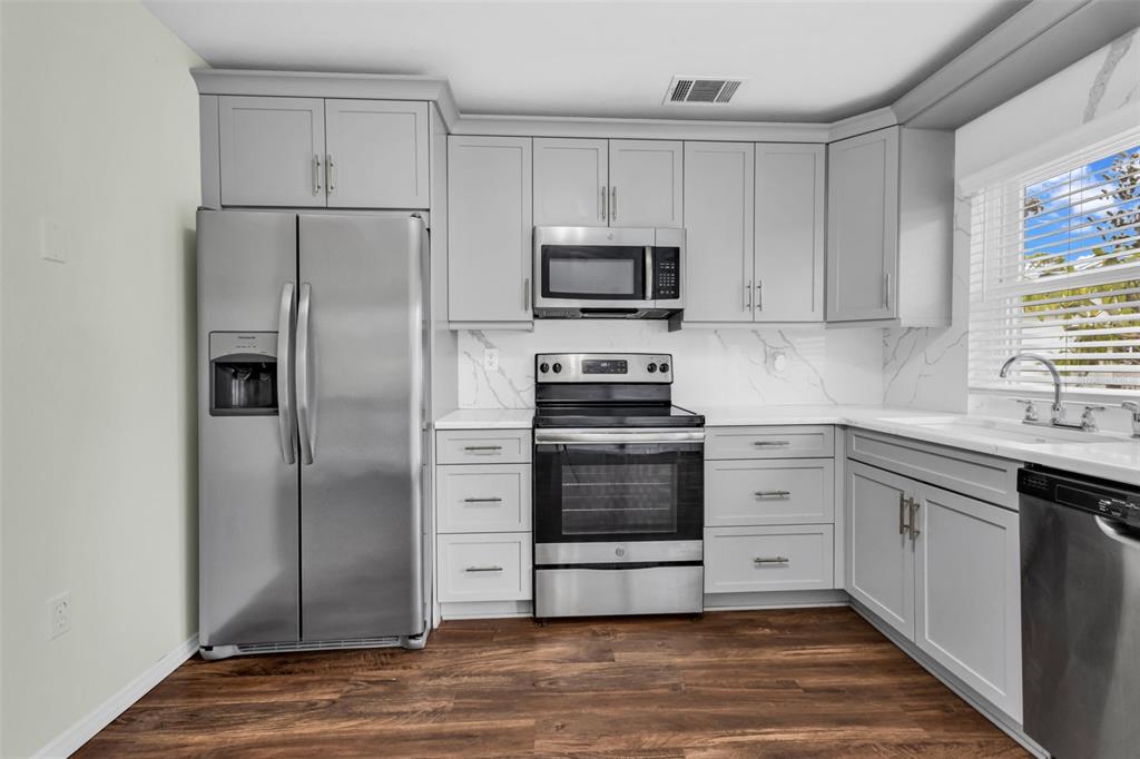 8391 Pickwick Road North Port, FL 34287 - Photo 12 of 32