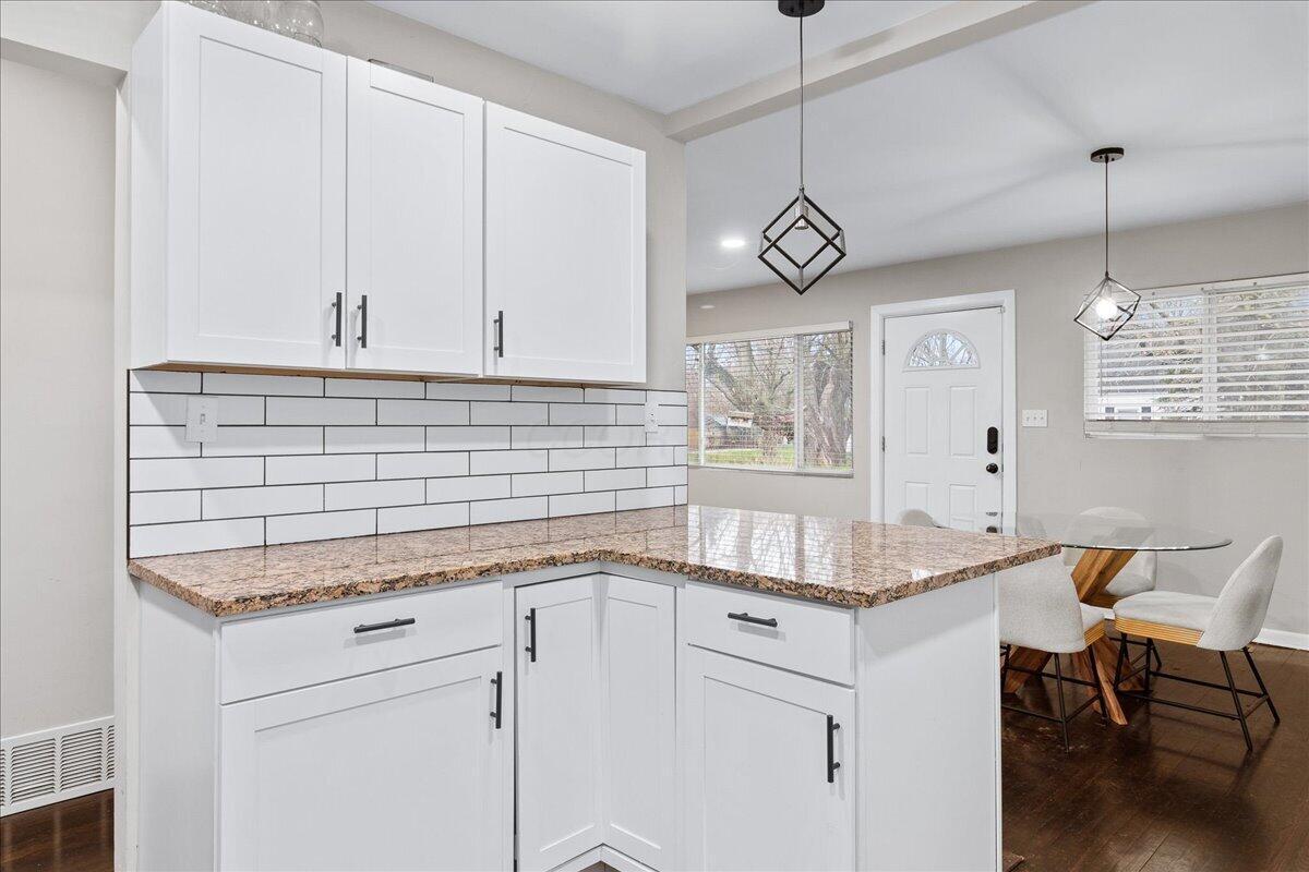 2992 Howey Road Columbus, OH 43224 - Photo 8 of 25 08-Kitchen