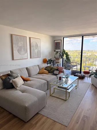 $2,350 | 2350 Northeast 135th Street, Unit 901, North Miami, FL 33181