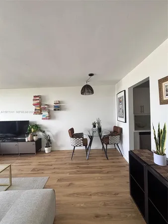 $2,350 | 2350 Northeast 135th Street, Unit 901, North Miami, FL 33181