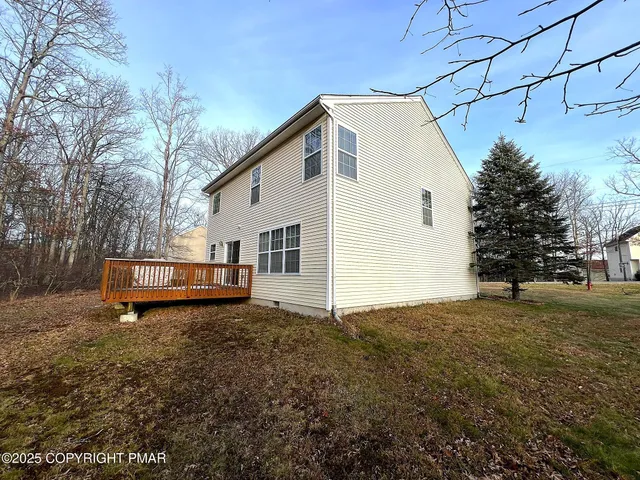$339,000 | 214 Kensington Drive, Bushkill, PA 18324