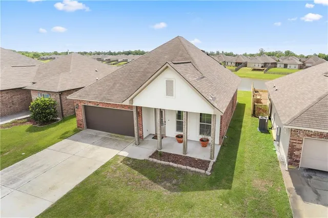 $2,500 | 42403 Tigers Eye Stone Avenue, Prairieville, LA 70769