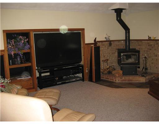 3306 West Shore Road Warwick, RI 02886 - Photo 9 of 12 Living Room.