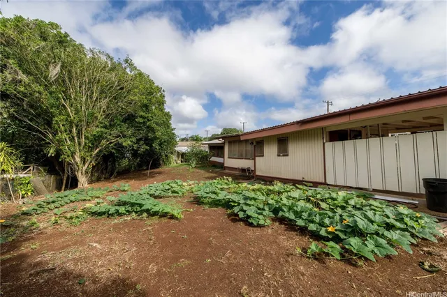 a view of a house with a backyard