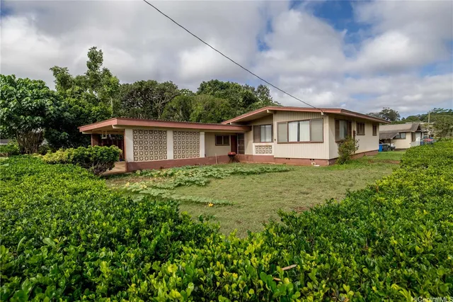 a view of a house with a backyard