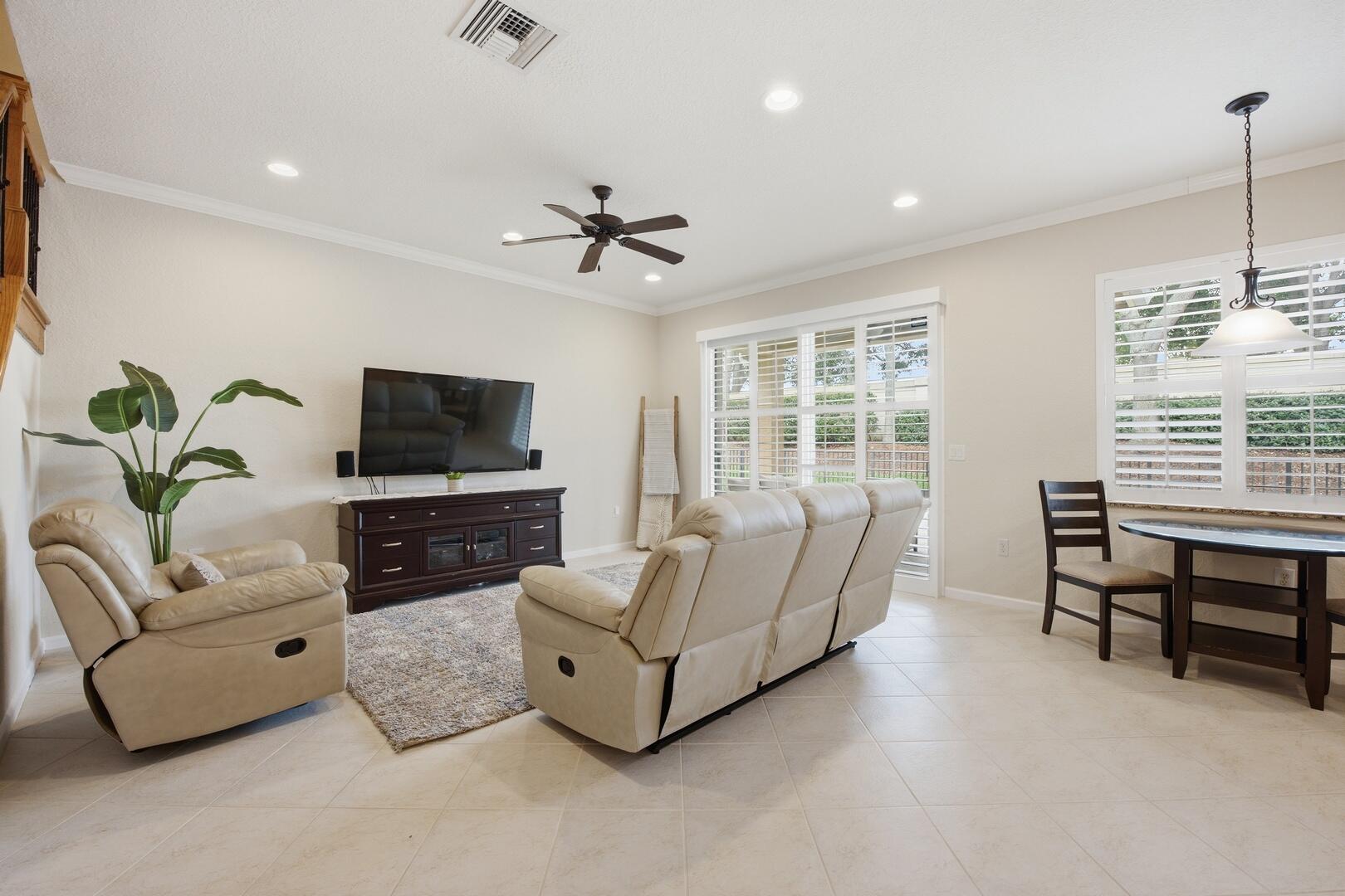 7850 Red Mahogany Road Boynton Beach, FL 33437 - Photo 6 of 63 Living Area
