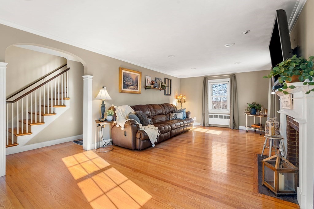 38 Fox Road Wakefield, MA 01880 - Photo 3 of 27 Gallery Image 3