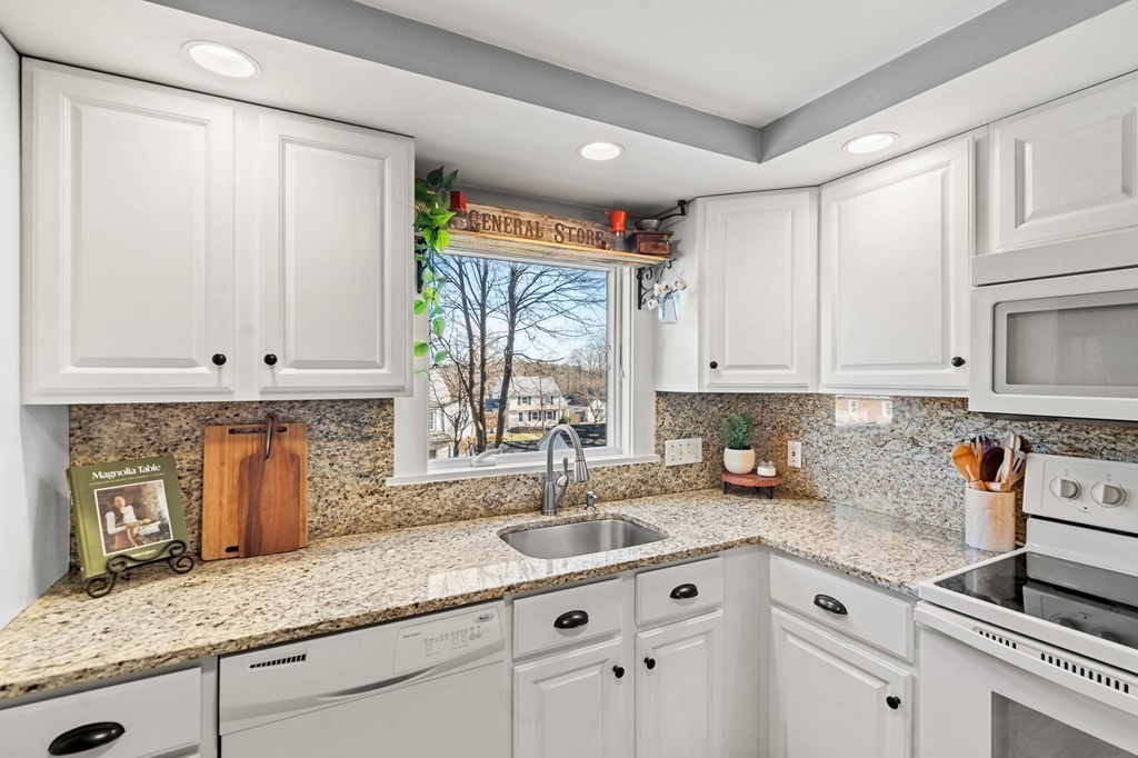 38 Fox Road Wakefield, MA 01880 - Photo 8 of 27 Gallery Image 8