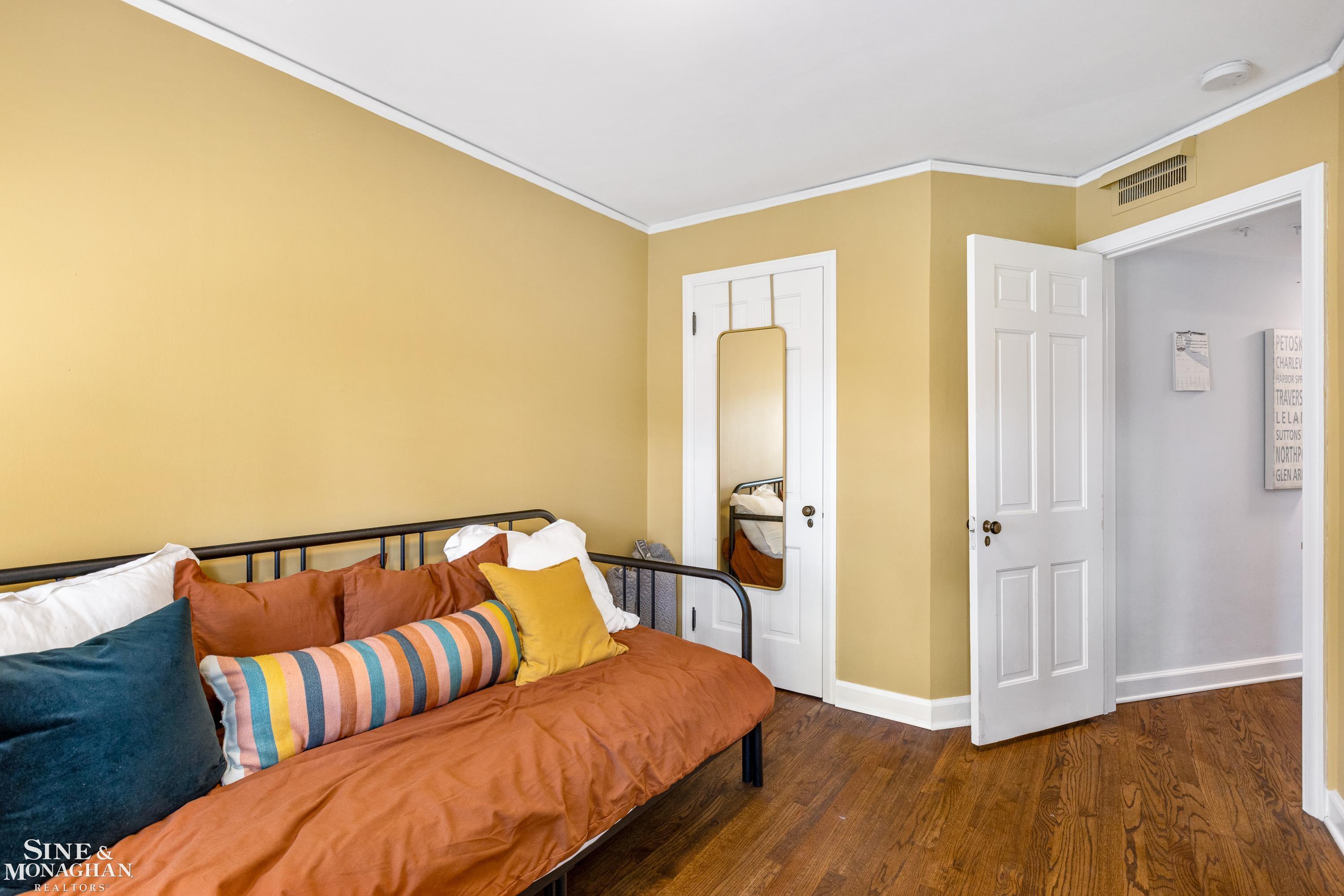 1253 Roslyn Road Grosse Pointe Woods, MI 48236 - Photo 16 of 34